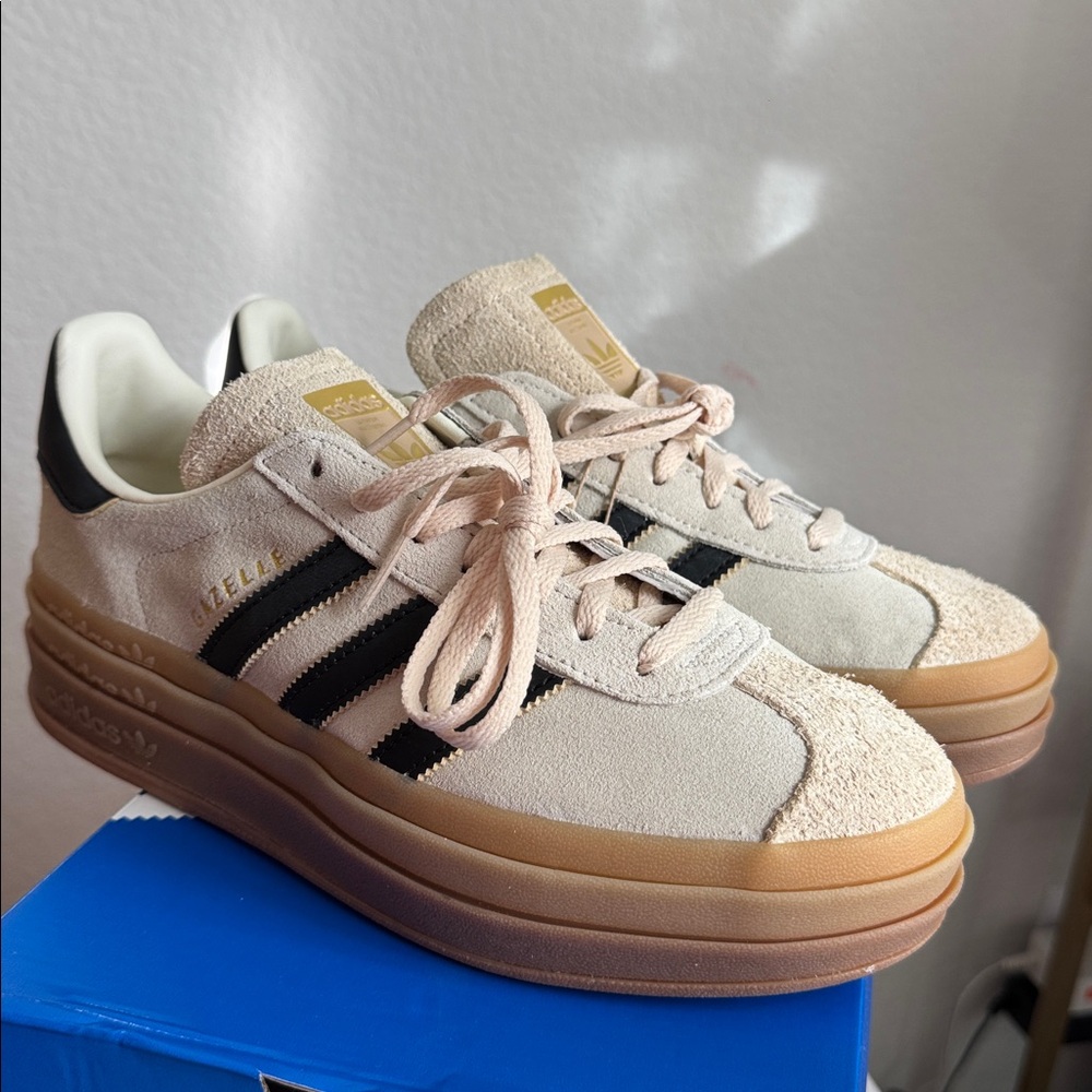 BNWT! Adidas Gazelle Bold Platform Sneaker (women) Cream White / Black / Sand